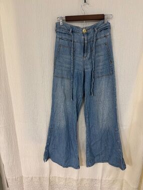 Pilcro By Anthropology Woman’s Highrise Wide Leg Light Denim Jean Size 25